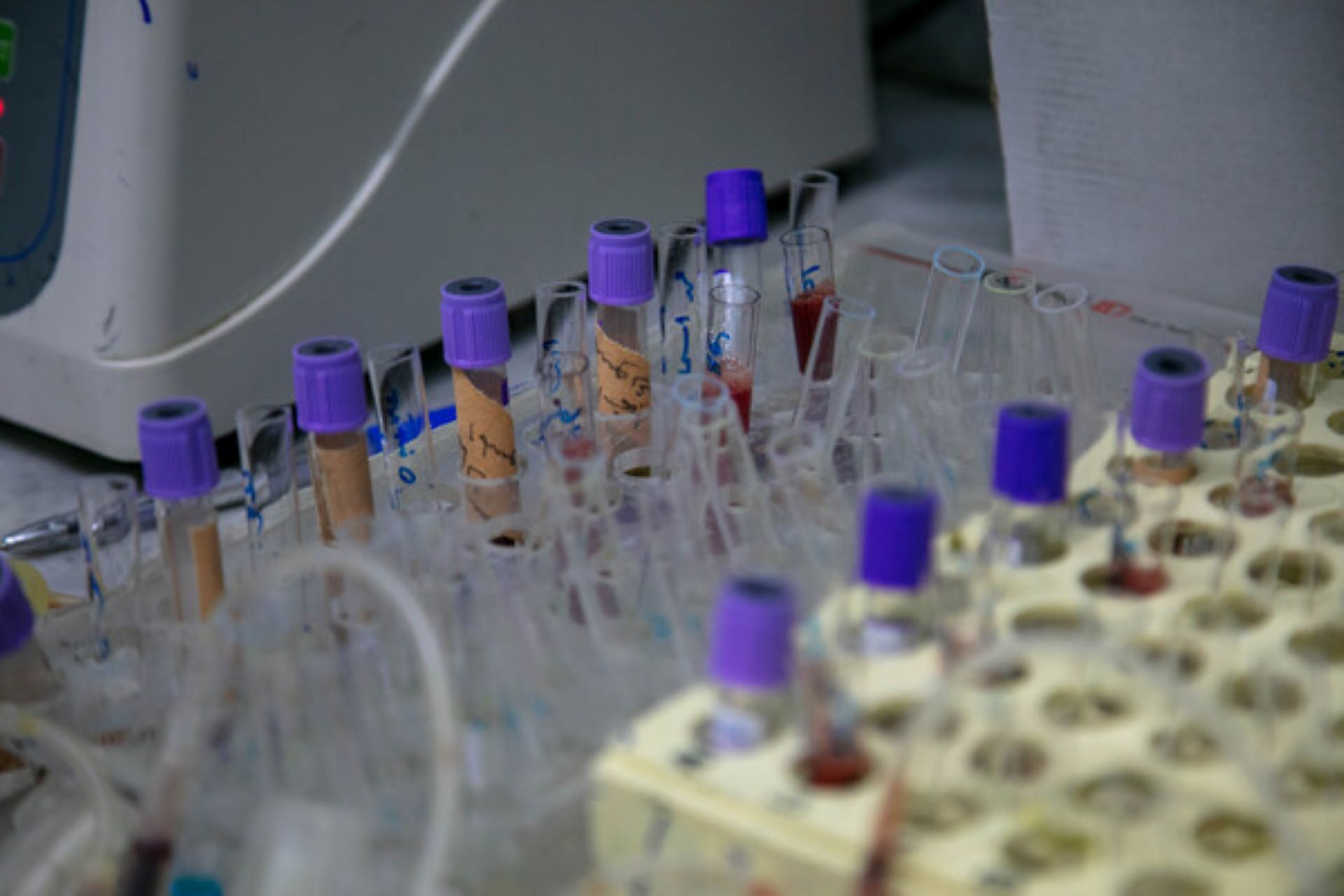 pict FPI course basic fundamentals Vials with violet color vovers