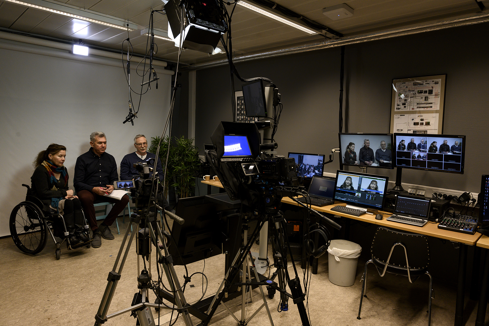 136_WHO Norway Studio with people filming a video