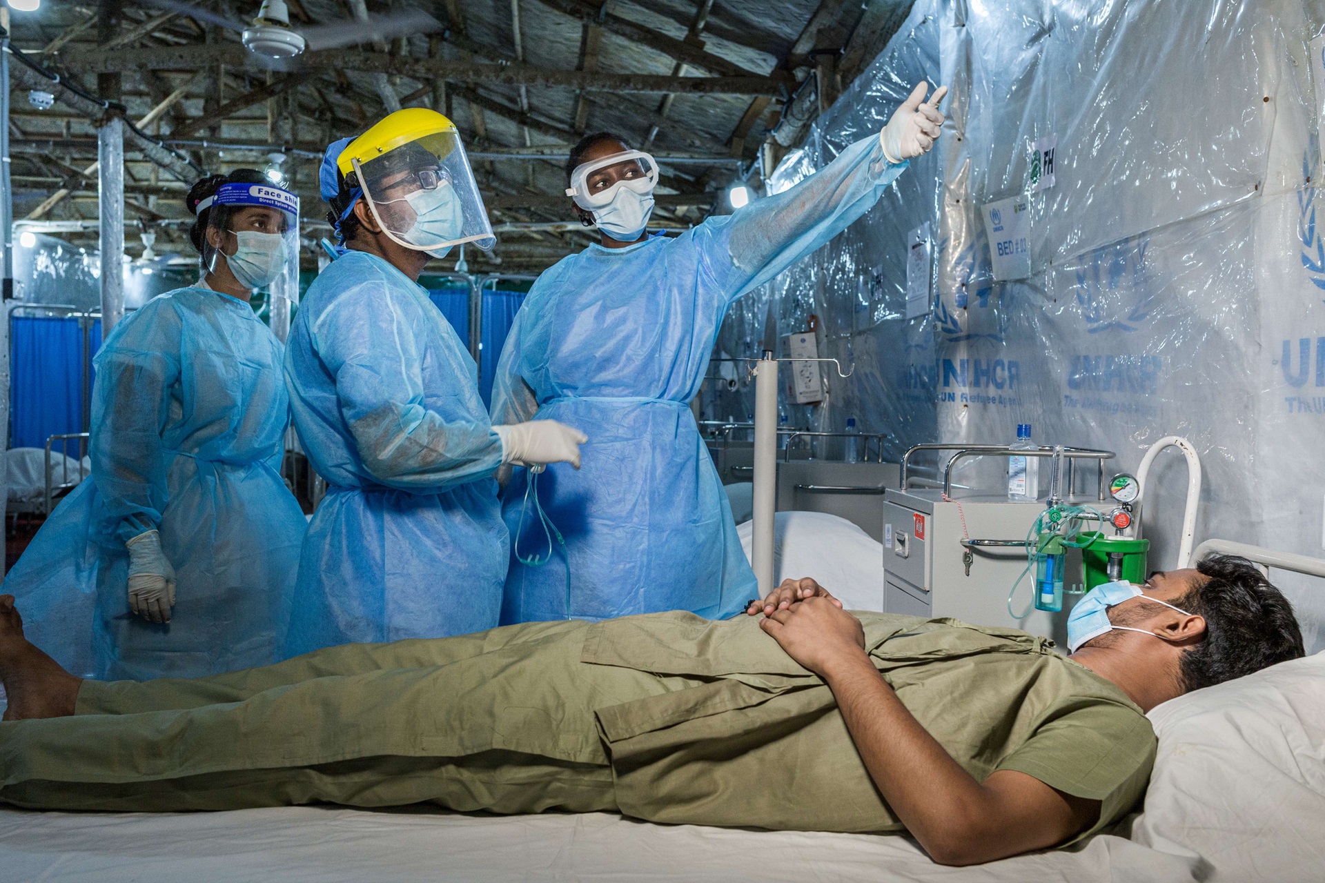 WHOCOVID19_20200720_BGD_032 COVID-19 treatment center, a patient and the medical staff