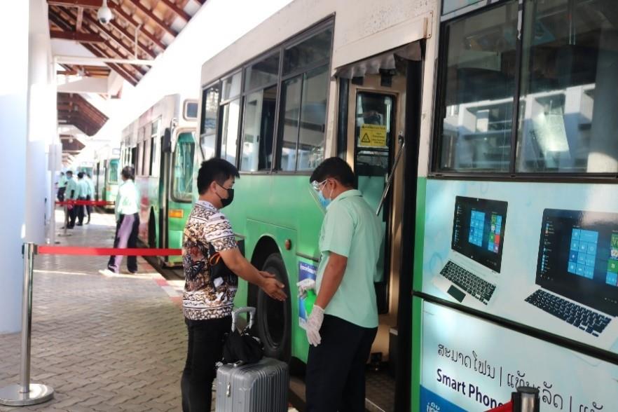 20201120-covid-19-air-travel-bus 20201120-covid-19-air-travel-bus